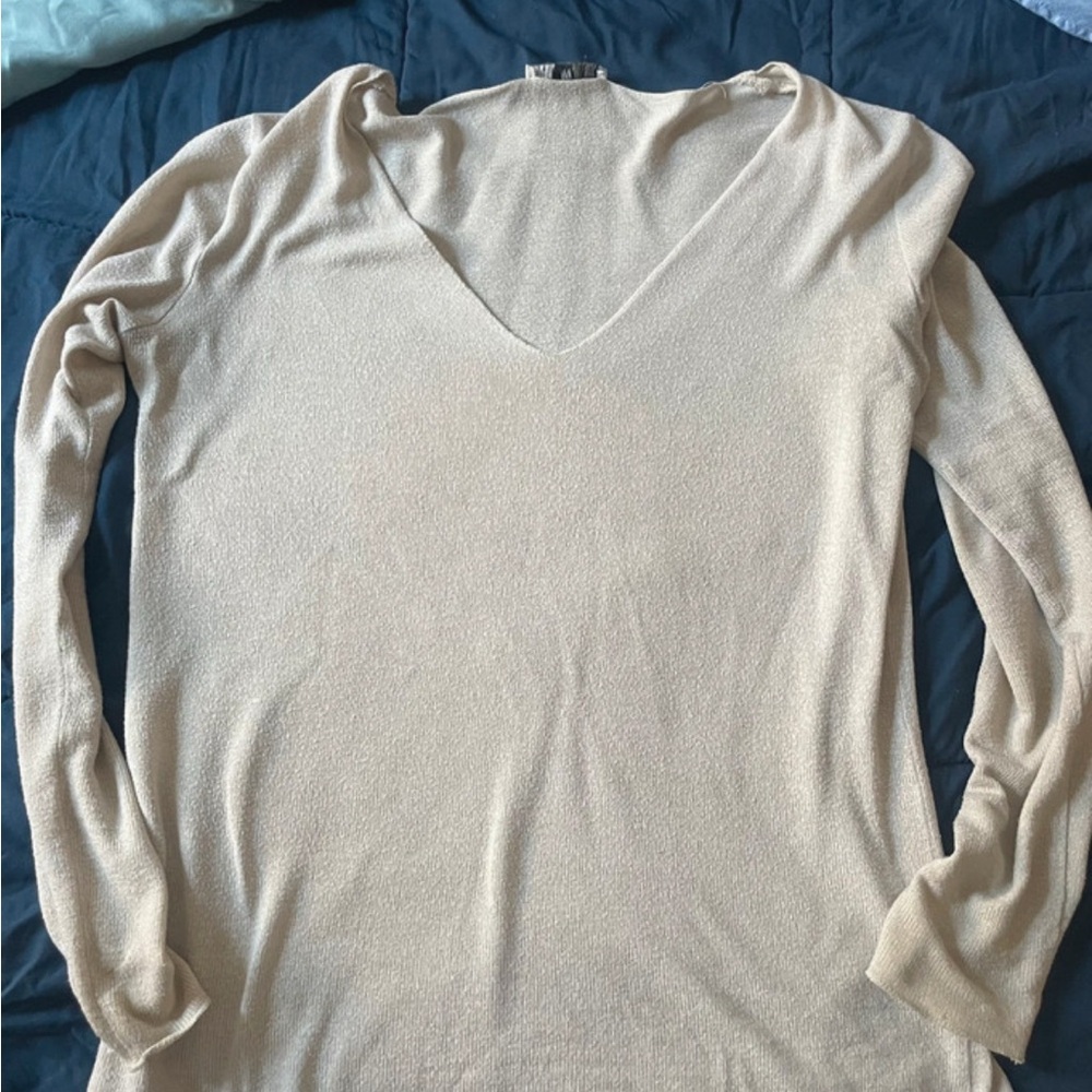 Zara Women's V-Neck Lightweight Sweater in Cream
